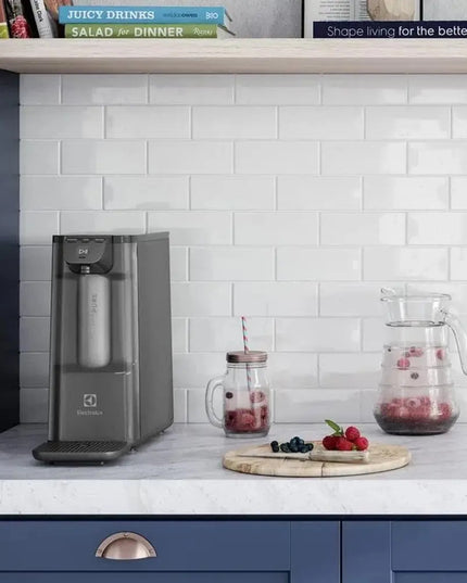 Purificador de Água Gelada Fria e Natural Elétrico Compacto Eletrônico placa Filtro refil 6 meses ou 3000l Painel Touch Bivolt Cinza PE12G Electrolux