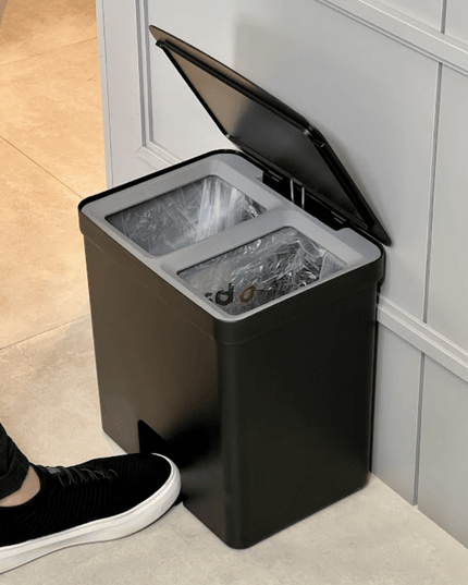 Lixeira de Pedal Trium Duplo Compartimento Preto 20 Litros