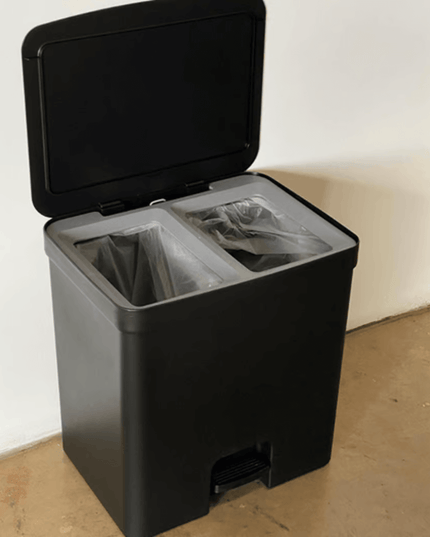 Lixeira de Pedal Trium Duplo Compartimento Preto 20 Litros