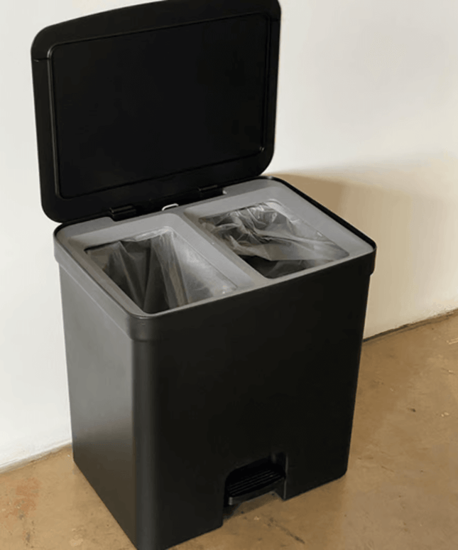Lixeira de Pedal Trium Duplo Compartimento Preto 20 Litros