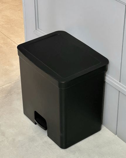 Lixeira de Pedal Trium Duplo Compartimento Preto 20 Litros